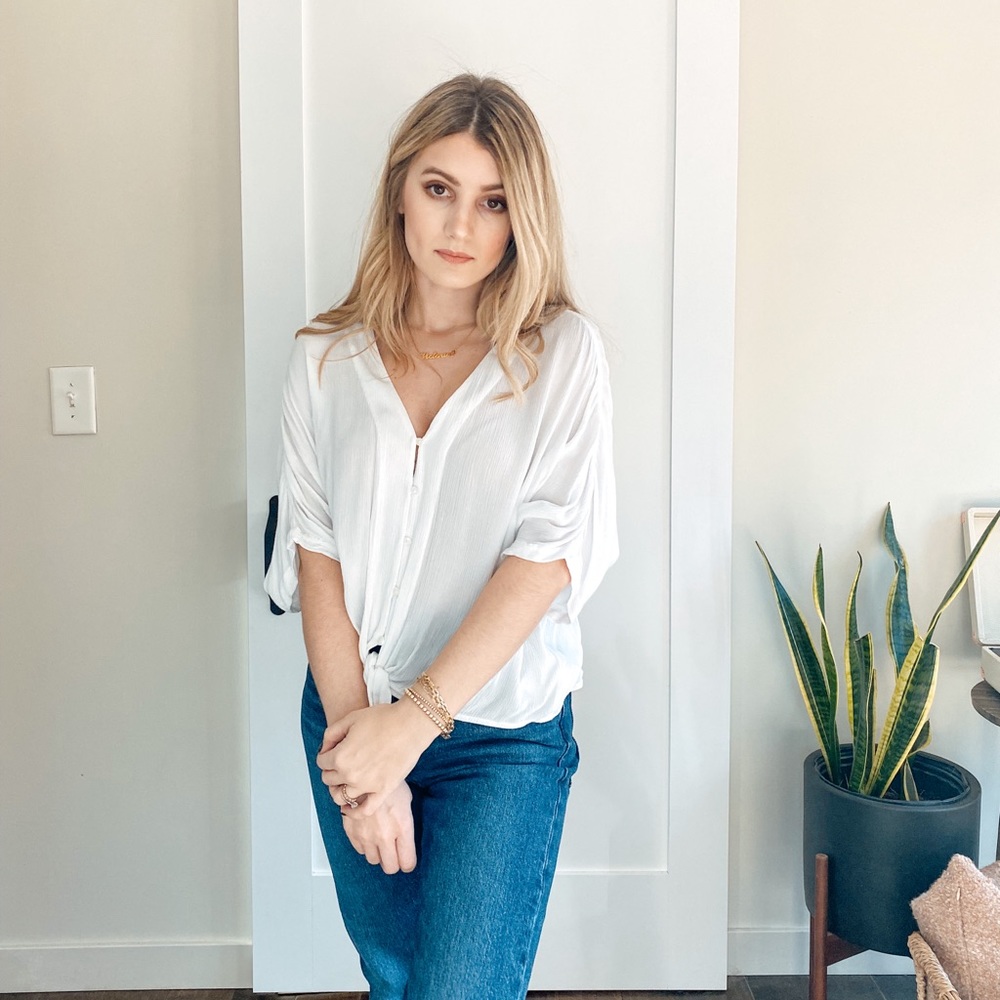 Express 🤍 Button Down Blouse - Picture 2 of 8